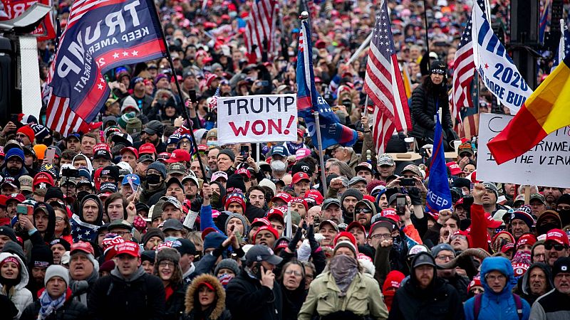 Miles de partidarios de Trump protestan en Washington por lo que siguen considerando un fraude electoral