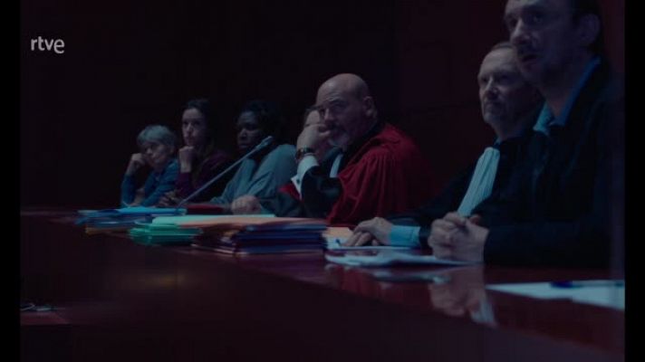 RTVE.es os ofrece en primicia el tráiler de 'La chica del brazalete', un emocionante drama judicial y generacional