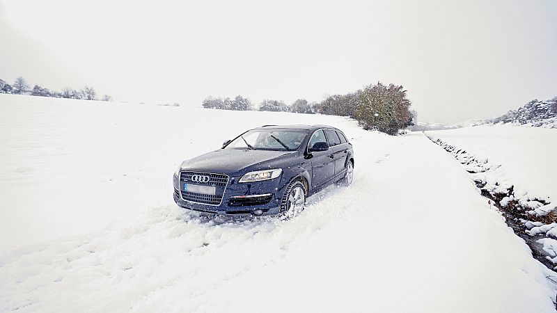 Consejos para circular con nieve: reducir los viajes, usar neumáticos de invierno y planificar los viajes - La hora de La 1 | Ver