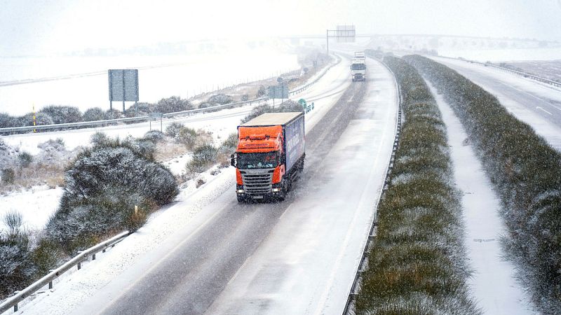 La DGT pide a los conductores que desplacen sólo si es estrictamente necesario