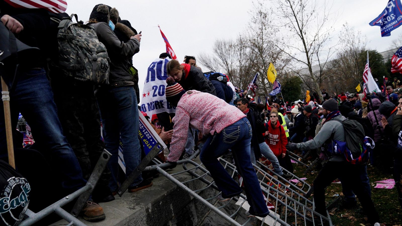 Investigan los fallos de seguridad que permitieron que seguidores de Trump irrumpieran en el Capitolio
