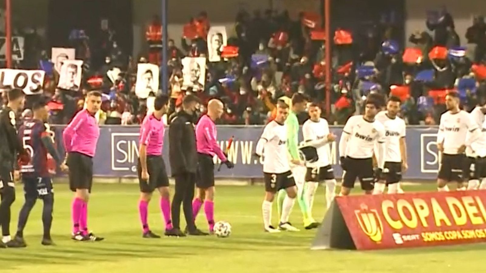 Copa | Poca distancia entre aficionados en la Copa