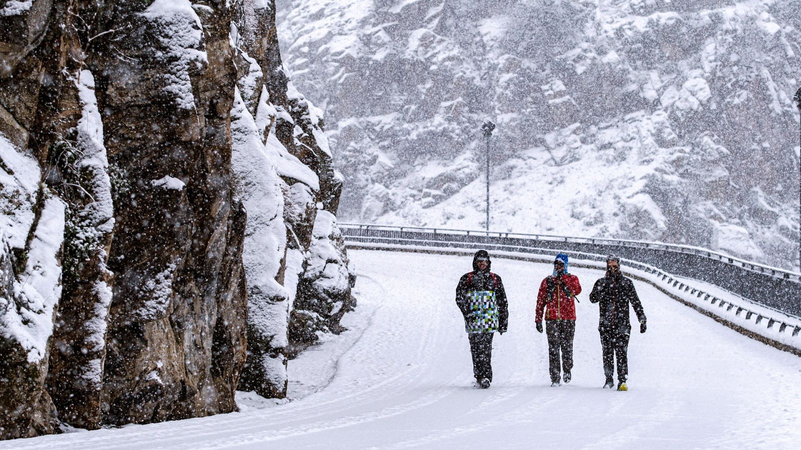 Toledo pide ayuda a la UME ante la fuerte nevada: "La situación es preocupante"