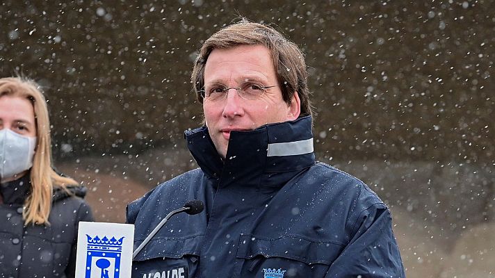 Telediario 1 - Nieve: Almeida ruega a los madrileños que no salgan de casa