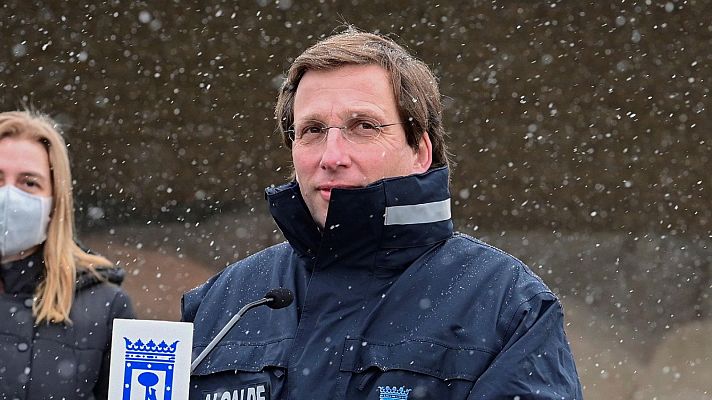 Telediario 1 - Nieve: Almeida ruega a los madrileños que no salgan de casa