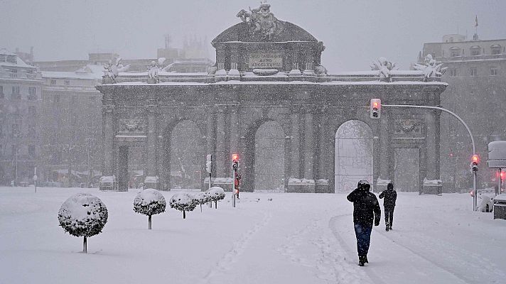 Informativo 24h - La nieve complica la movilidad en la Comunidad de Madrid