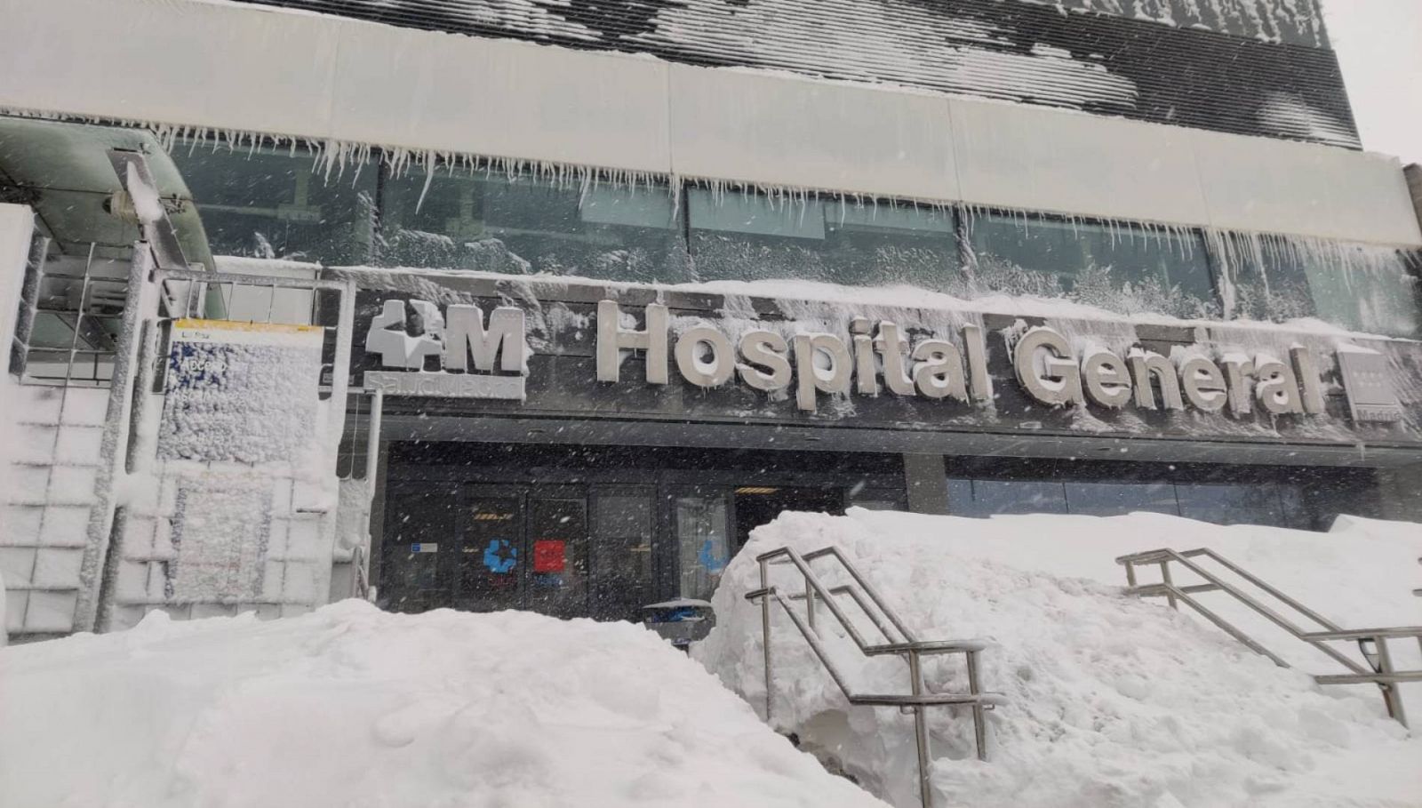Filomena | Los accesos al Hospital La Paz de Madrid, intransitables por la nieve