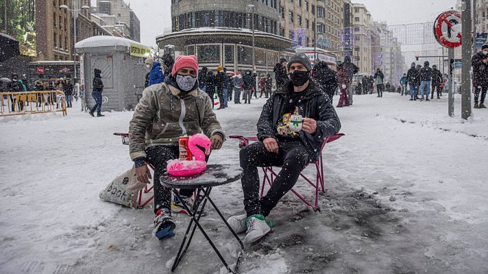 Informativo 24h - La nevada no acaba con las ganas de fiesta de algunos madrileños