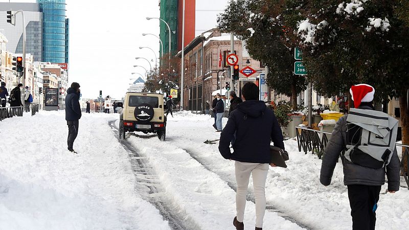 Temporal Filomena | Voluntarios en todoterreno auxilian a enfermos y sanitarios - RTVE.es | Ver