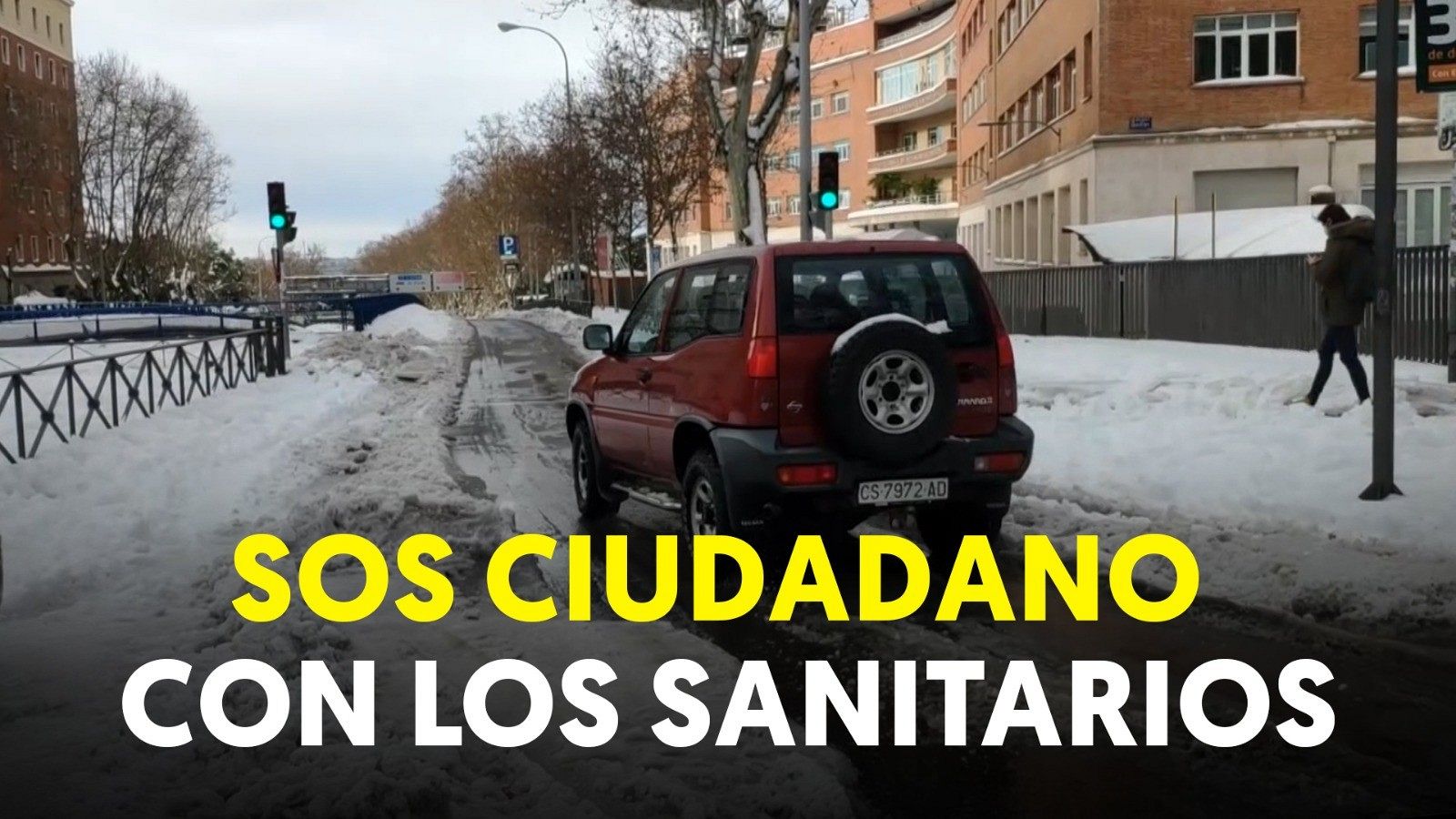 Ciudadanos trasladan a sanitarios y enfermos