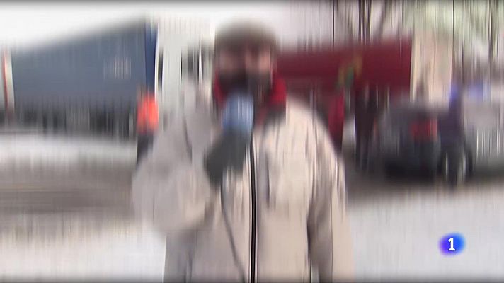 Telediario 1 - Comienzan a circular los camiones retenidos por el temporal