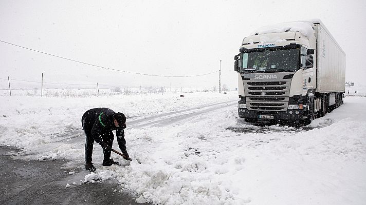 Telediario 1 - La nieve deja sin suministros a algunos pueblos