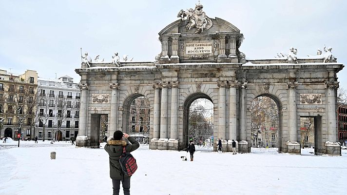 La histórica nevada en Madrid narrada por Ana Blanco y Lorenzo Milá