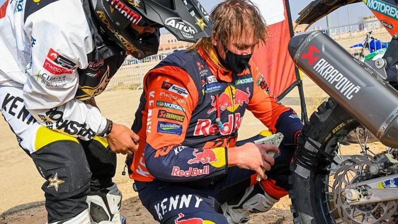 Dakar 2021 | ¿Funcionará el curioso 'parche' de Toby Price en su neumático trasero?