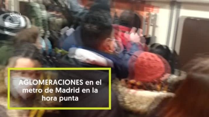 Aglomeraciones en el Metro de Madrid en hora punta