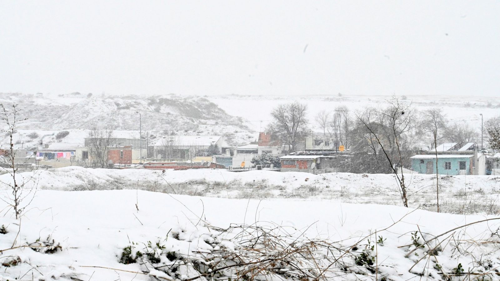 La Cañada Real, 101 días sin luz y viviendo una ola de frío histórica