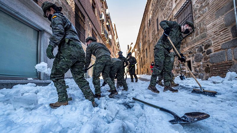 Margarita Robles sobre el trabajo de la UME : "Nos preocupan los pacientes que tienen necesidad de trasladarse a centros sanitarios."