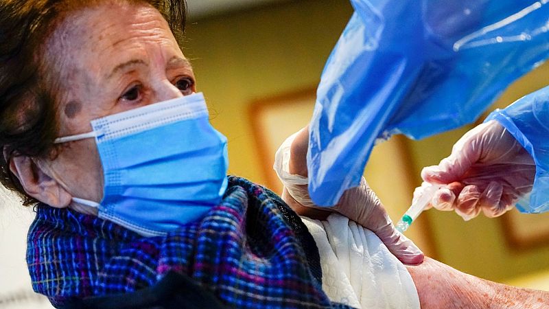 Illa: "El objetivo es que al final de esta semana todas las residencias de mayores hayan recibido la vacuna" 