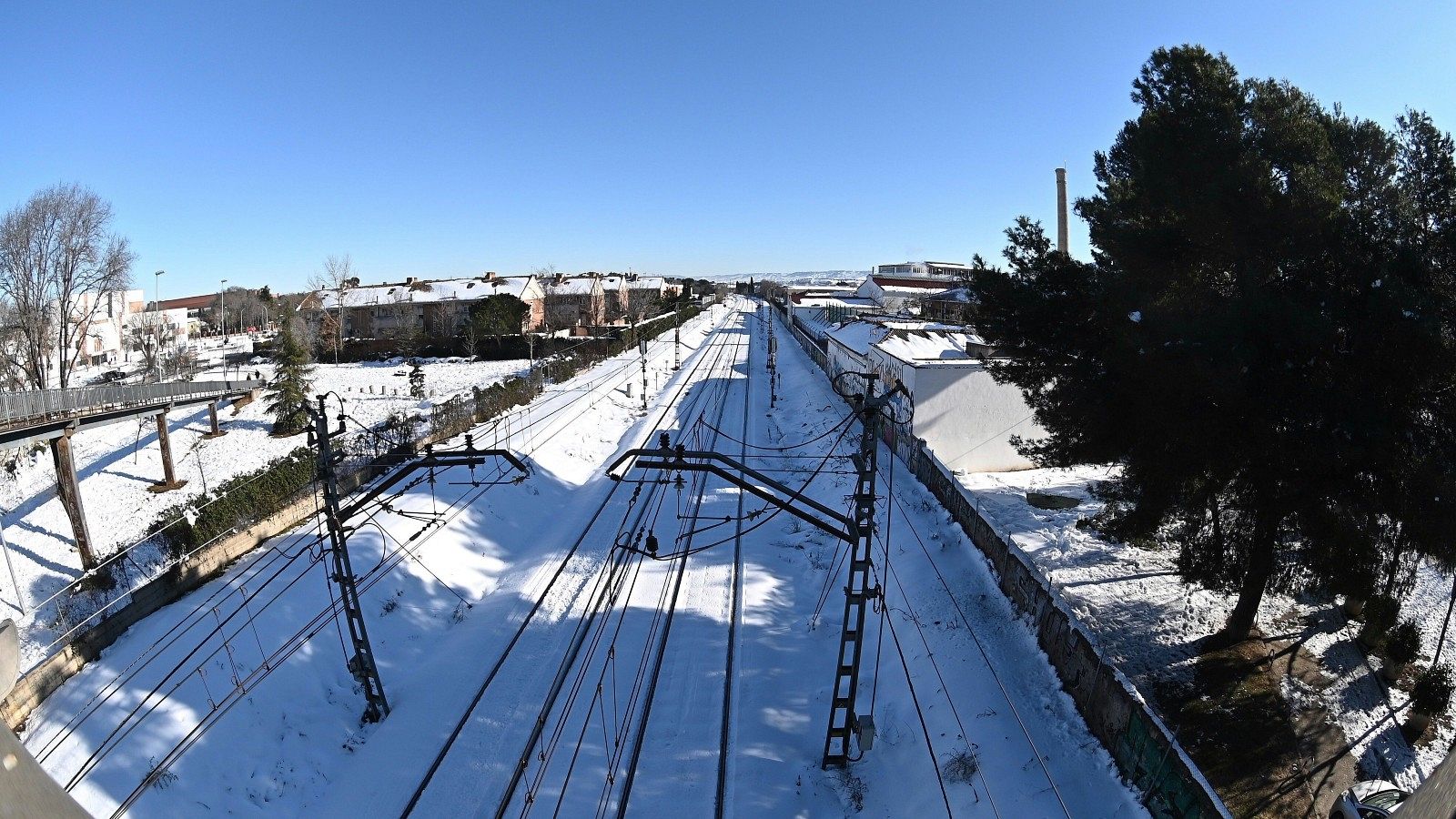 Numerosas interrupciones y largas esperas en los cercanías de Madrid por el frío intenso