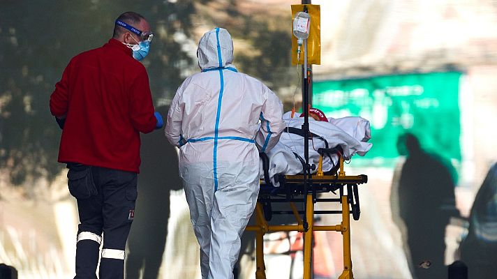 Telediario 1 - Las UCIS catalanas, al 83 % de su capacidad con más de la mitad de camas ocupadas por pacientes COVID