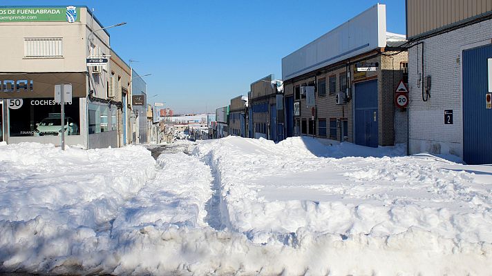 Telediario 1 - El hielo retrasa el reparto de alimentos a los supermercados