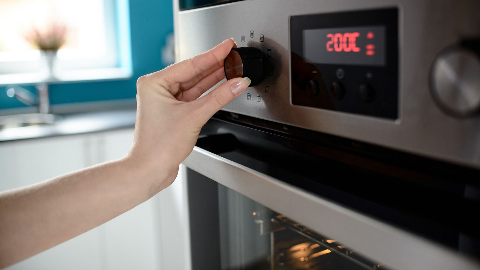 ¿Por qué se dispara el precio de la luz? Nuestra factura puede incrementarse un 35% - RTVE.es | Ver