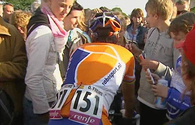 La Vuelta a España ha despertado una gran expectación en Holanda. El Rabobank es el equipo más aclamado por los aficionados y Óscar Freire es una de las estrellas. 