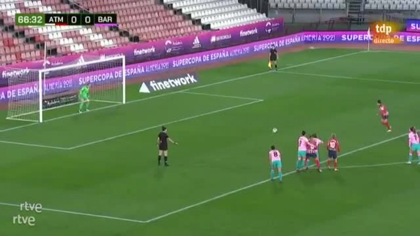Van Dongen adelanta al Atlético de penalti (1-0)