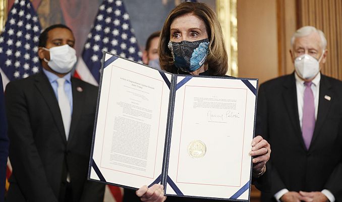 Telediario 1 - La Cámara de Representantes de EE.UU. imputa a Trump por incitar a una insurrección