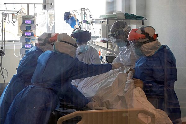 Telediario 1 - Preocupación por la saturación de las UCIS