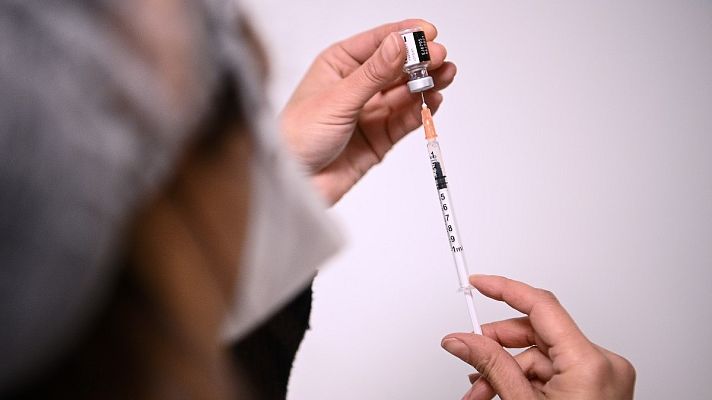 Telediario 1 - Polémica por la vacunación de varios alcaldes que no pertenecen a grupos de riesgo "porque sobraban dosis"