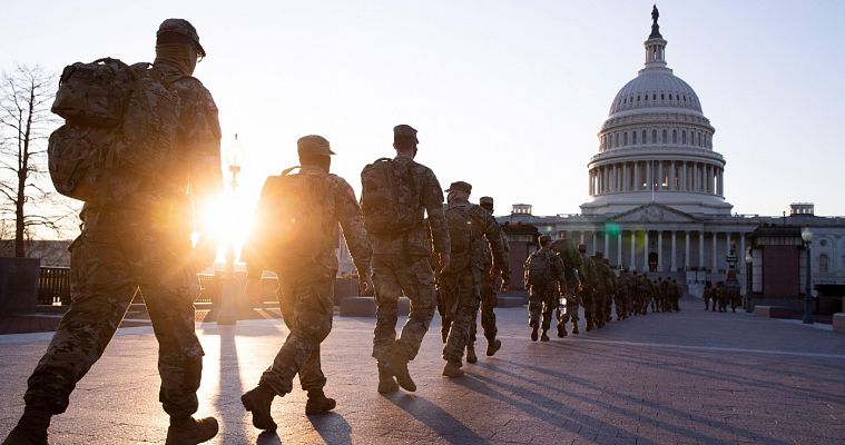 La Guardia Nacional custodia los alrededores del Capitolio antes de la toma de posesión de Biden