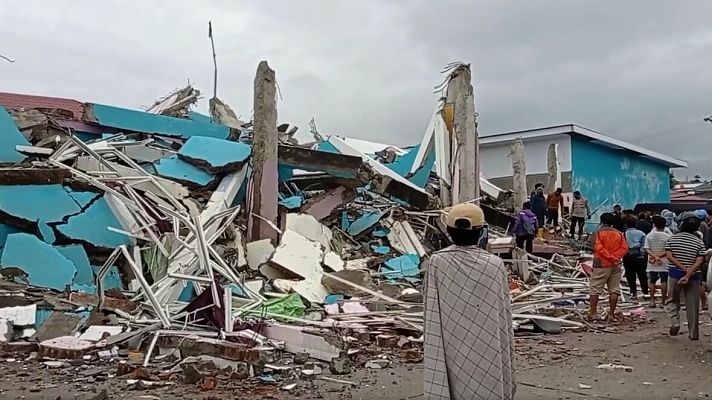 Telediario 1 - Un fuerte terremoto sacude Indonesia causando al menos 35 muertos y cientos de heridos