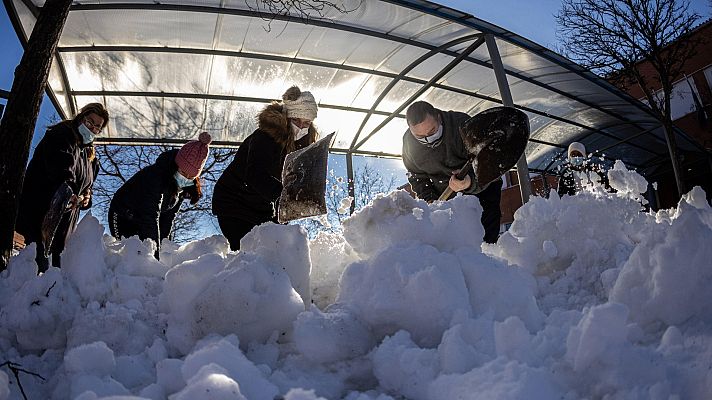 Telediario 1 - La Comunidad de Madrid retrasa la vuelta a las aulas