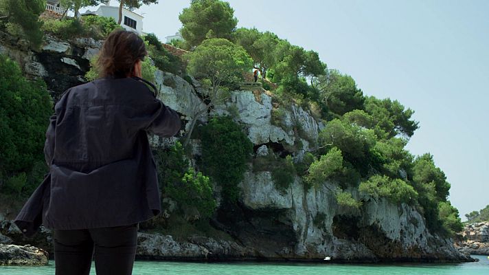 La caza - Dani, acorralado, se tira desde un acantilado