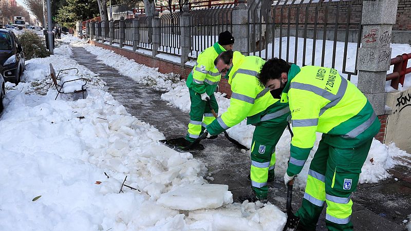 Villacís: "Ahora mismo hay unas 4.000 personas trabajando en retirar la nieve" de las calles de Madrid