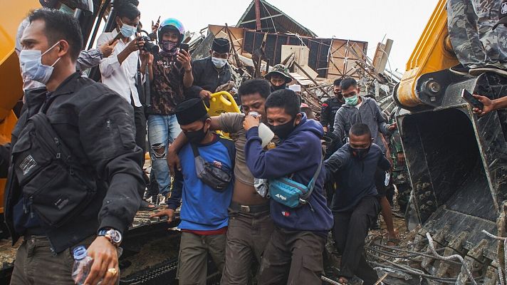 El terromoto en Indonesia deja ya al menos 42 muertos y más de 600 heridos