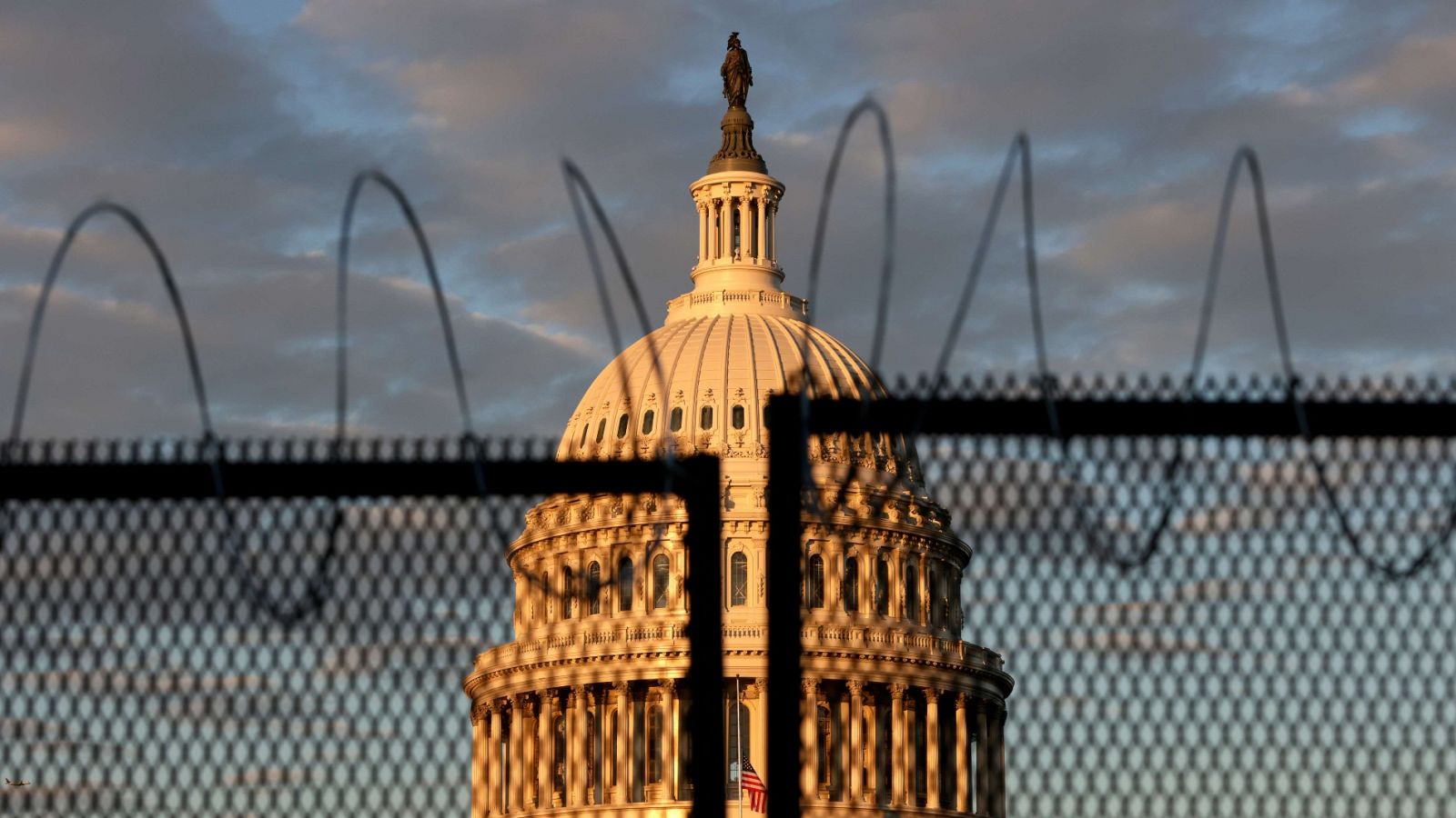 Un equipo de TVE accede al Capitolio de EE.UU. tras el asalto sufrido la pasada semana