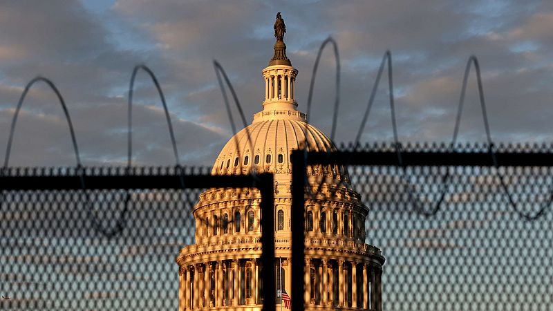 Un equipo de TVE accede al Capitolio de EE.UU. tras el asalto sufrido la pasada semana