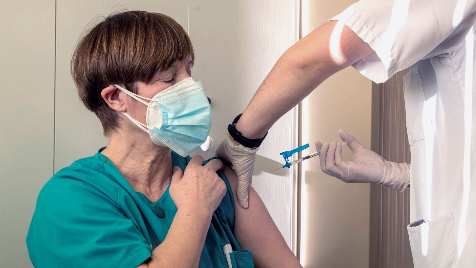 Coronavirus - Polémica por los ajustes en el reparto de vacunas - RTVE.es