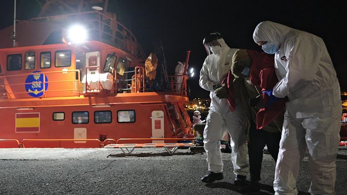 Telediario 1 - Llega una nueva patera con 34 personas a bordo al sur de Gran Canaria