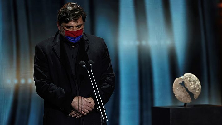 Hovik Keuchkerian pide un minuto de silencio por las víctimas del coronavirus en la gala de los Premios Forqué