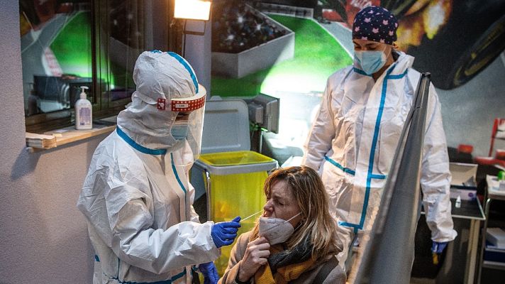 Telediario 1 - Los sanitarios, exhaustos ante la tercera ola: "Vamos siempre por detrás del virus"