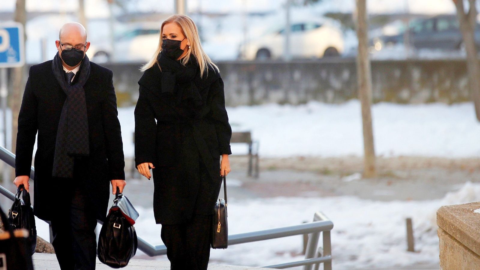 Cifuentes se sienta en el banquillo de los acusados por el caso Máster