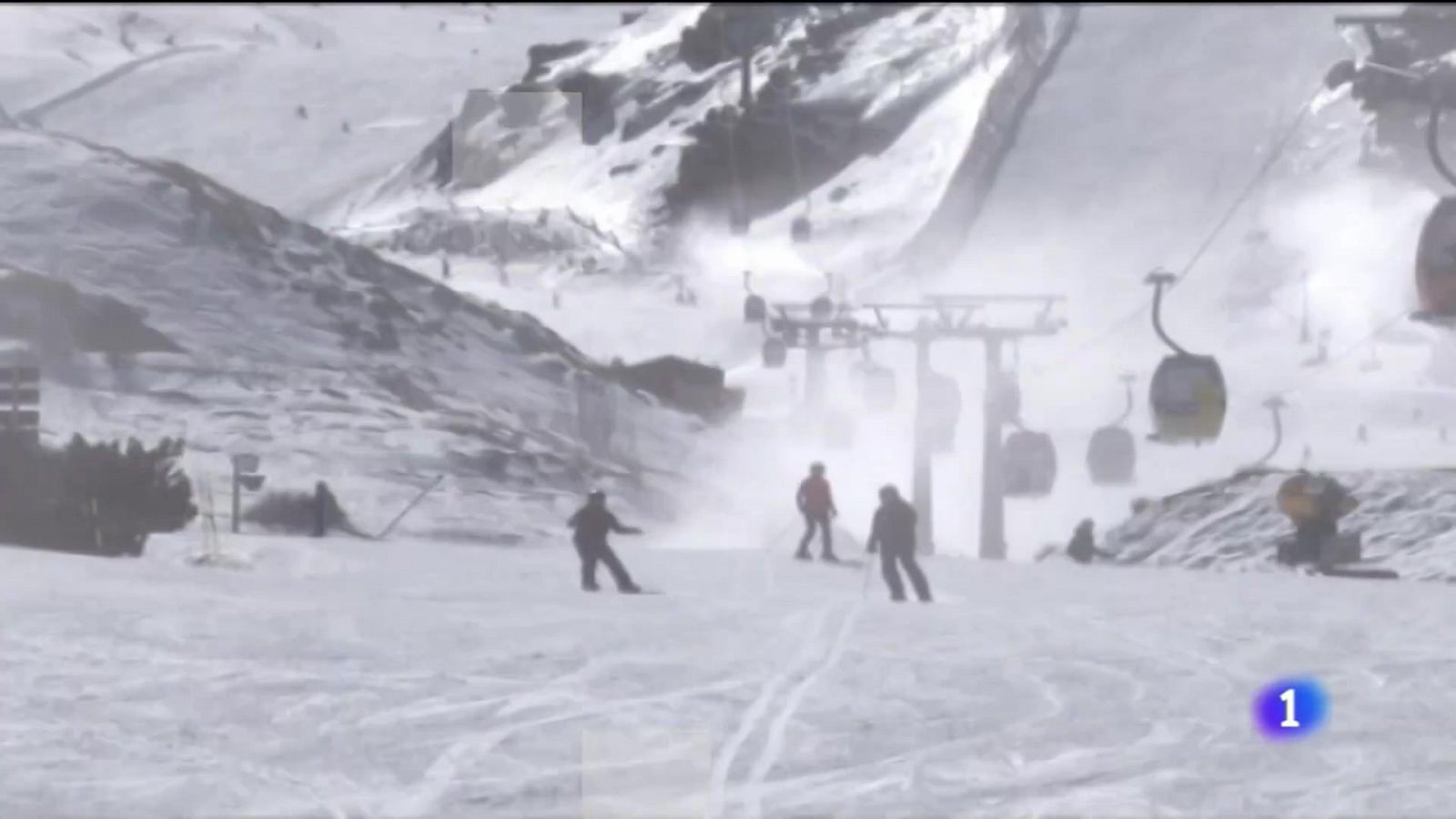 Noticias Andalucía: Esquiar en Sierra Nevada, una de las excepciones a las restricciones en Andalucía | RTVE Play