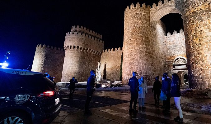 Telediario 1 - El Gobierno estudia ya adelantar el toque de queda a las 20:00 mientras aumentan las comunidades que lo piden