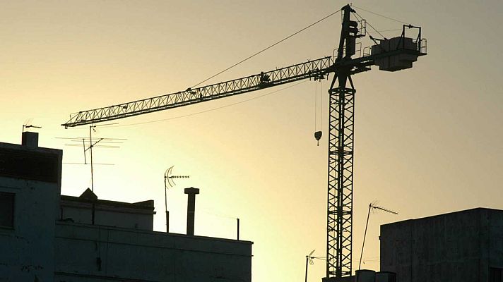 Telediario 1 - La compraventa de vivienda seguirá desinflada en 2021