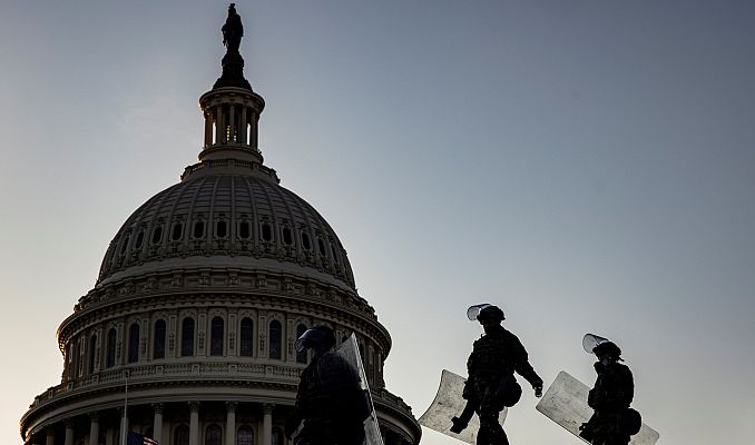 Telediario 1 - La Guardia Nacional se despliega por EE.UU. para proteger los capitolios del país