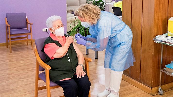 Especial Coronavirus - Araceli recibe la segunda dosis de la vacuna contra la COVID-19: "Me ha sentado muy bien"