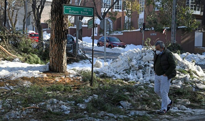 Carrera contrarreloj para limpiar las calles antes de las lluvias | Ver